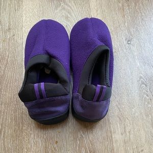 Brand New Unisex Memory Foam Slippers Size Small 5/6